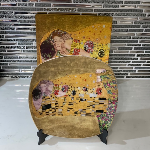Gustav Klimt Art “ The Kiss “ Porcelain Plates - Picture 4 of 13
